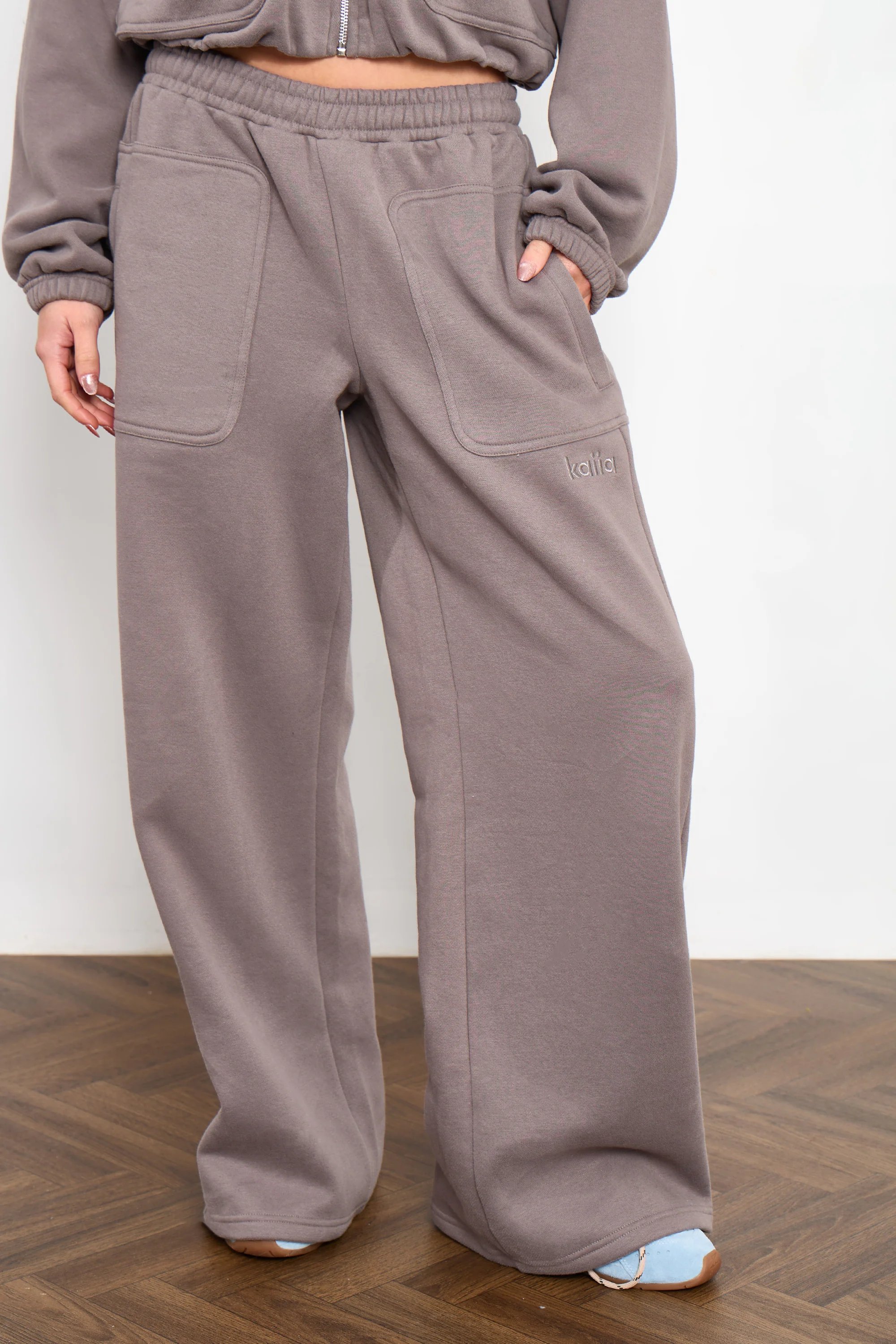 Kaiia Kaiia Pocket Detail Mid Rise Wide Leg Joggers Silver Grey - 3