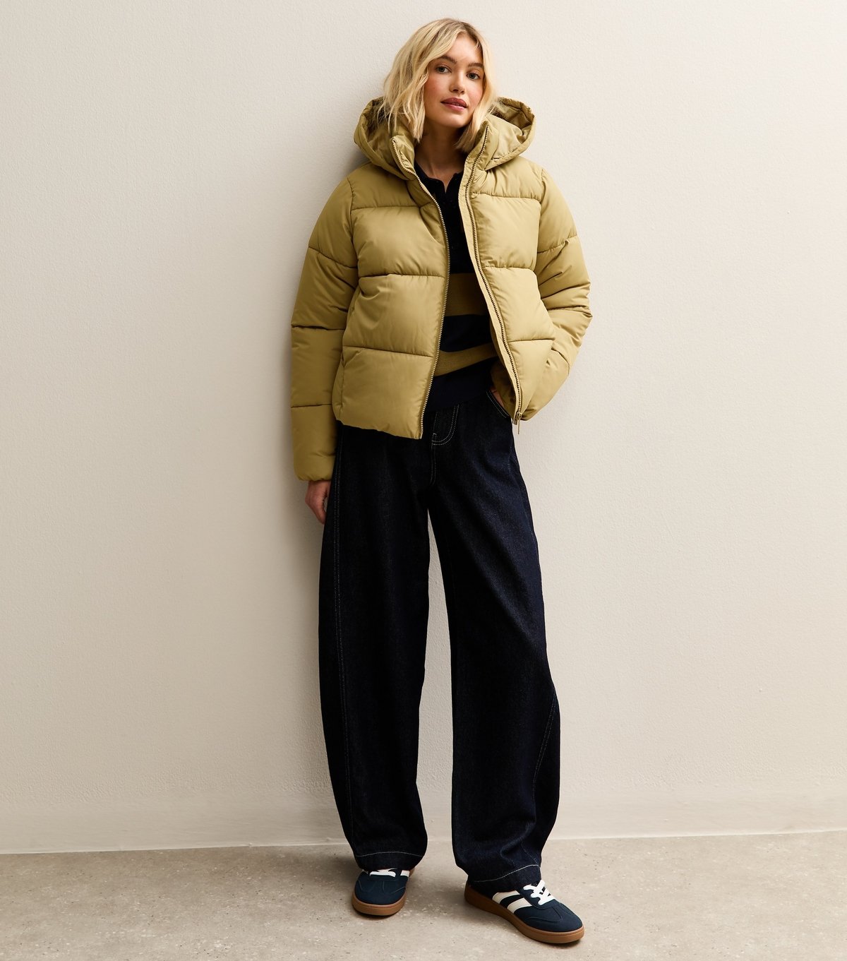 New Look Women's Light Khaki Hooded Cropped Puffer Jacket New Look - 2