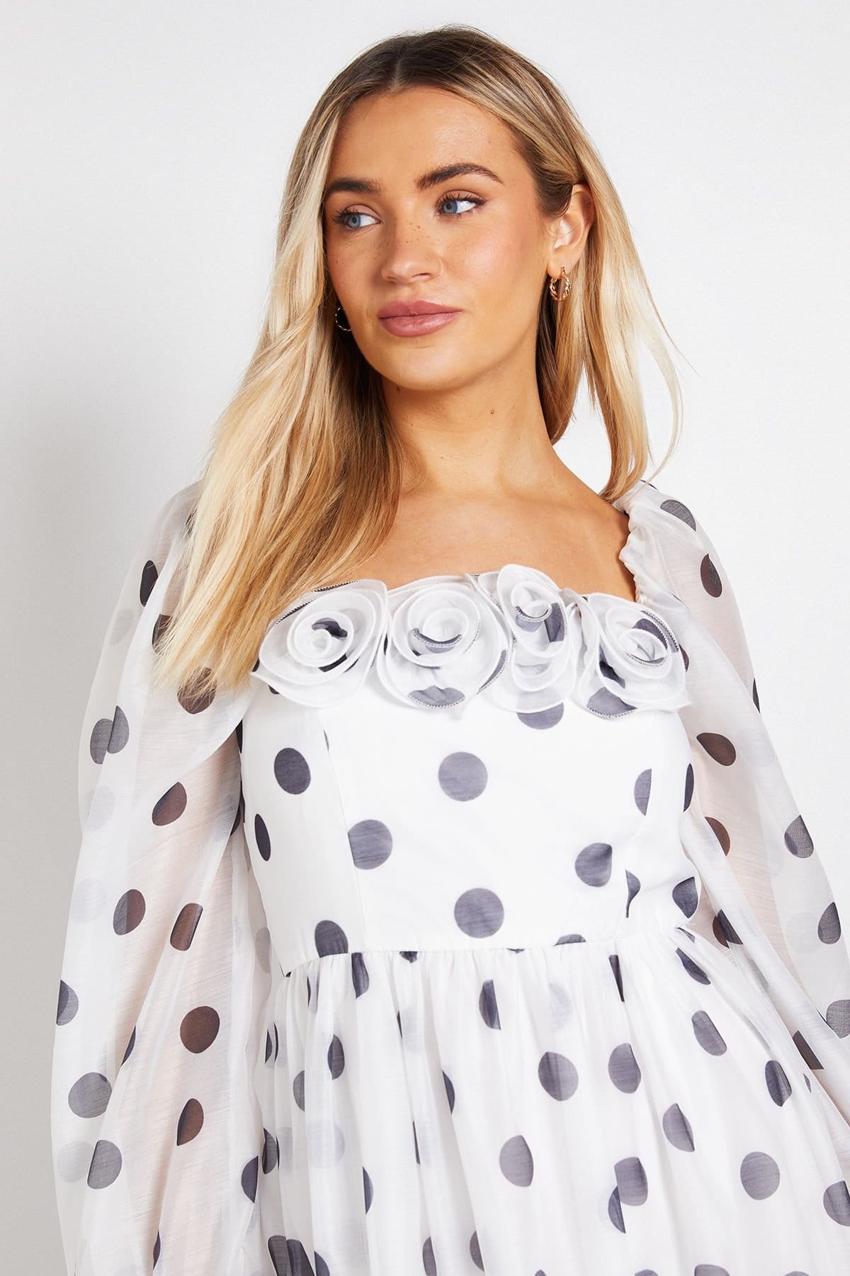 Dorothy Perkins Dorothy Perkins Women's DP Luxe Flower Detail Square Neck Printed Organza Midi Dress in Mono - 4