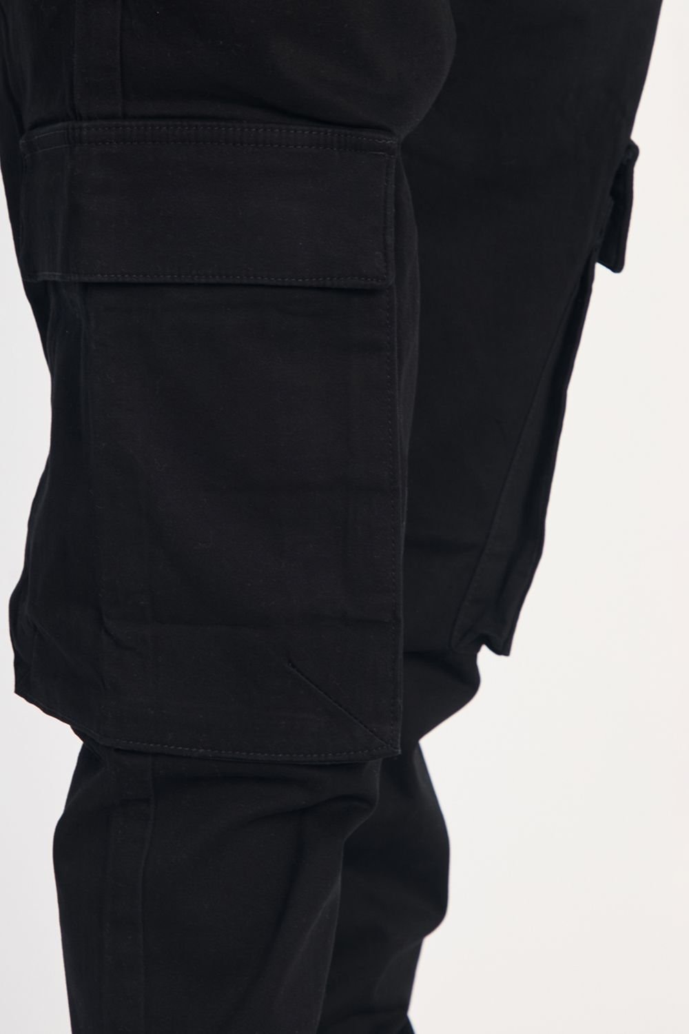 French Connection French Connection Men's Cotton Relaxed Fit Cargo Trousers in Black - 4