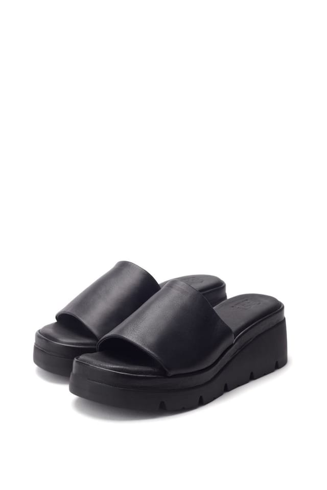 Moda In Pelle Moda In Pelle Women's 'Namya' Leather Flatforms in Jet Black - 3