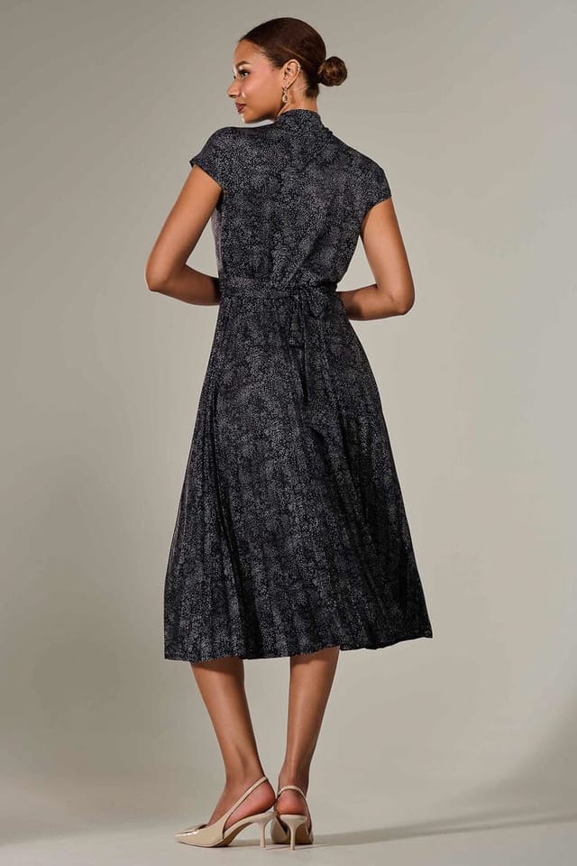 Jolie Moi Jolie Moi Women's Jersey Capped Sleeve Pleated Midi Dress in Black - 2