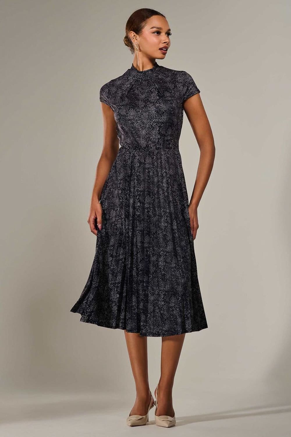 Jolie Moi Jolie Moi Women's Jersey Capped Sleeve Pleated Midi Dress in Black - 4