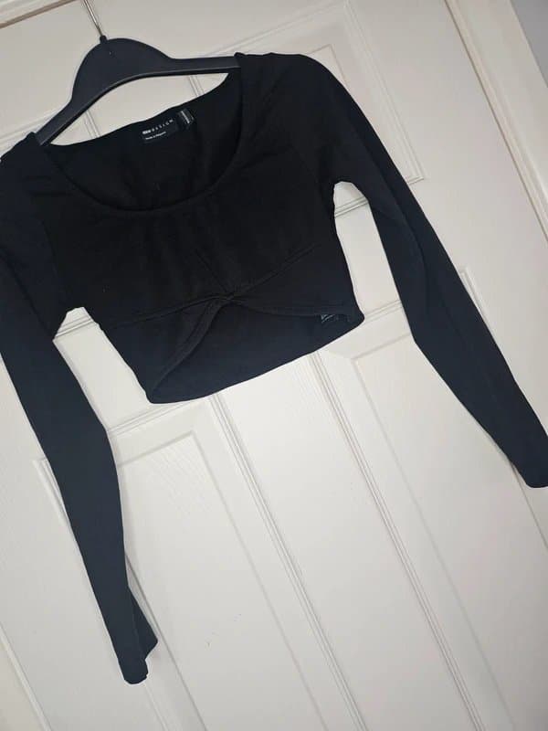 ASOS Design Asos design black corset style long sleeve crop top. Size 6.