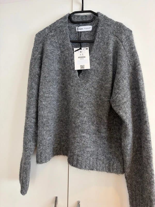 Bershka Brand new v neck grey jumper