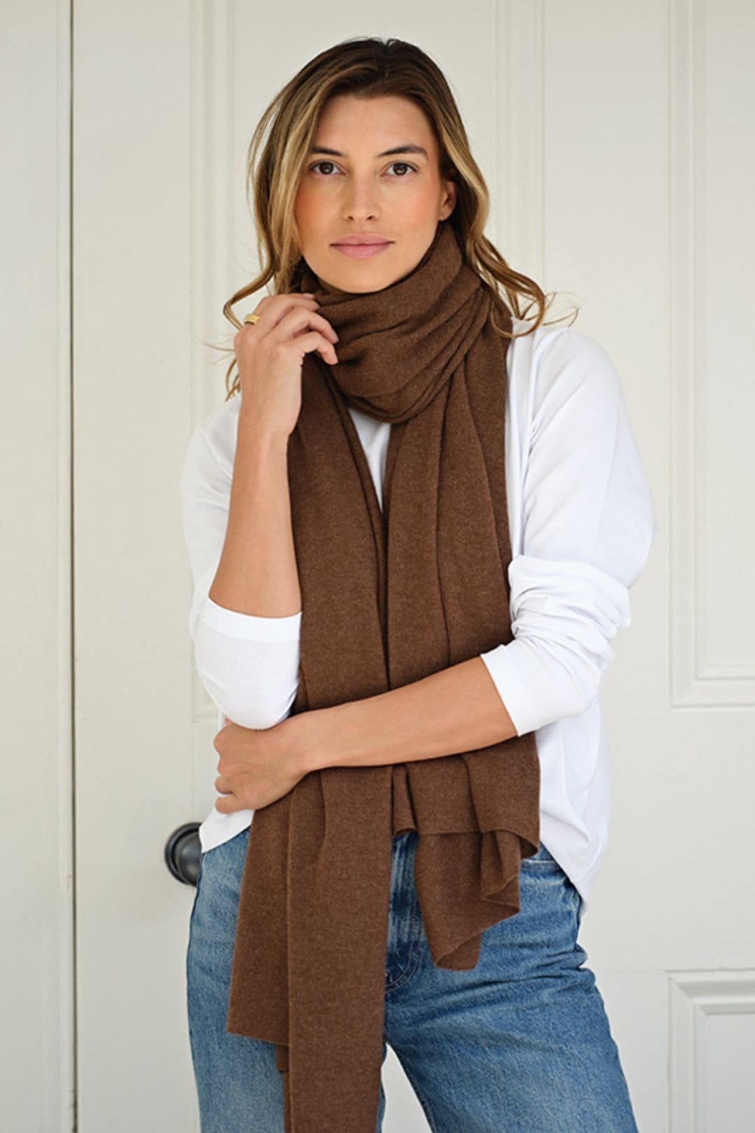 Cove Cove Women's Lola Cashmere Travel Wrap in Dark Brown - 4