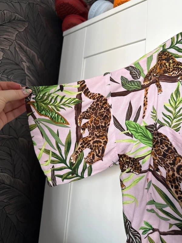 Bershka Cropped hwaiian style shirt with leopard pattern