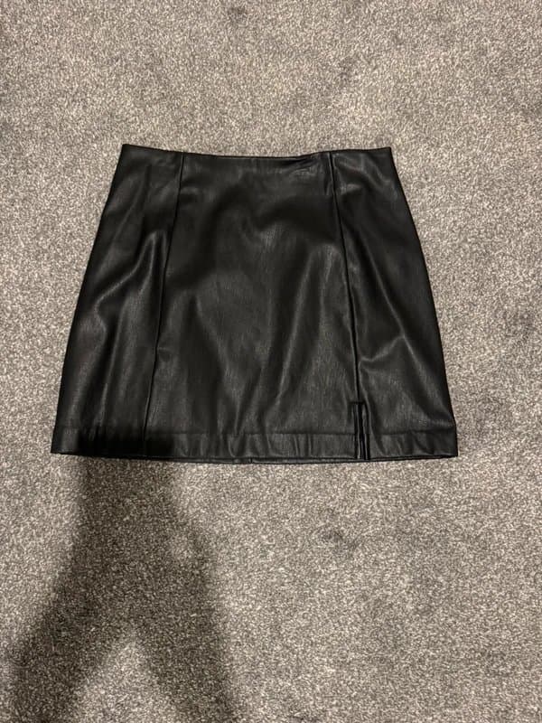 New Look Black faux leather skirt