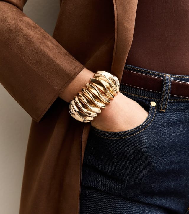 New Look Gold Tone Long Resin Wavy Stretch Bracelet New Look - 2