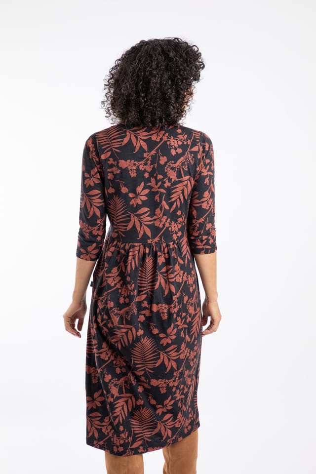 Weird Fish Weird Fish Women's Isolde Printed Jersey Midi Dress in Chocolate - 3