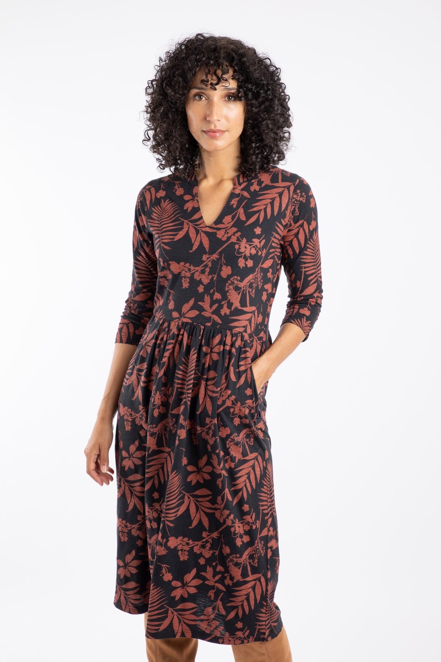 Weird Fish Weird Fish Women's Isolde Printed Jersey Midi Dress in Chocolate - 4