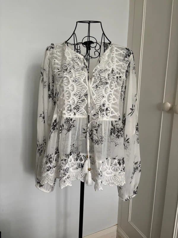 New Look Stunning New Look embroidered Top