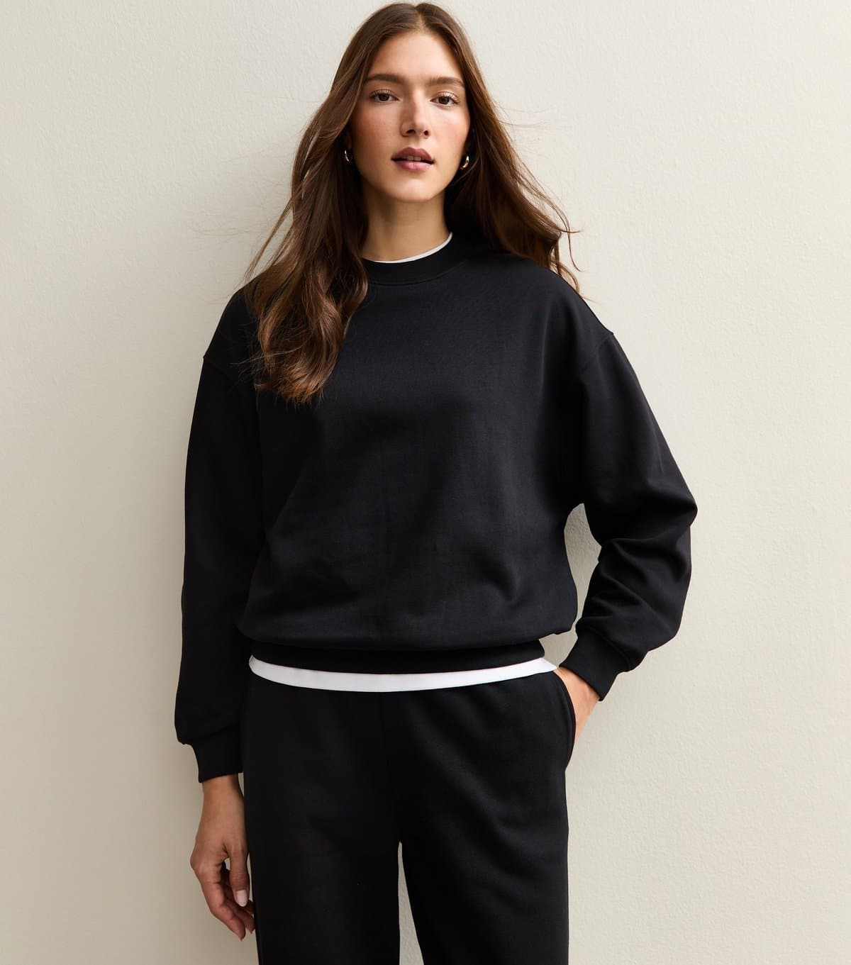 New Look Women's Black Relaxed Crew Neck Sweatshirt New Look