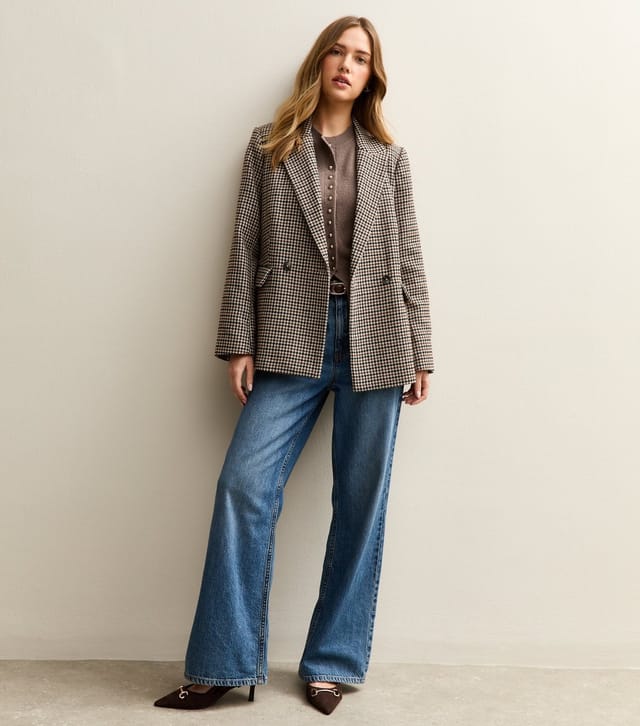New Look Women's Dark Mink Crew Neck Contrast Button Knit Waistcoat New Look - 2