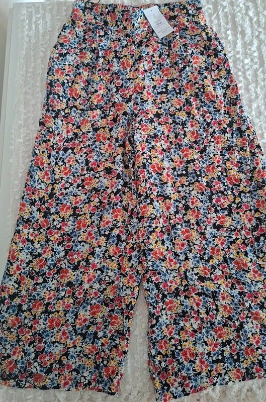 New Look New size 8  New Look flowered culottes