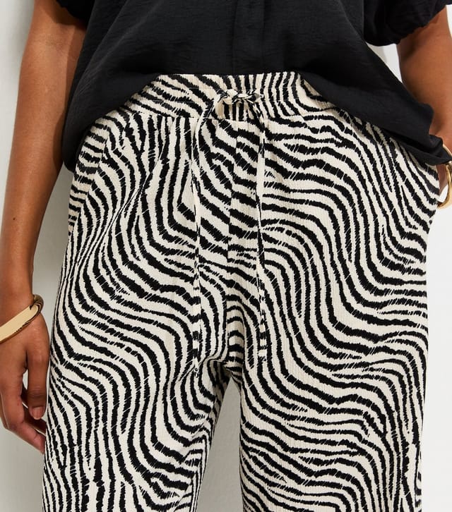 New Look Women's Brown Zebra Print Crinkle Texture Wide Leg Trousers New Look - 2