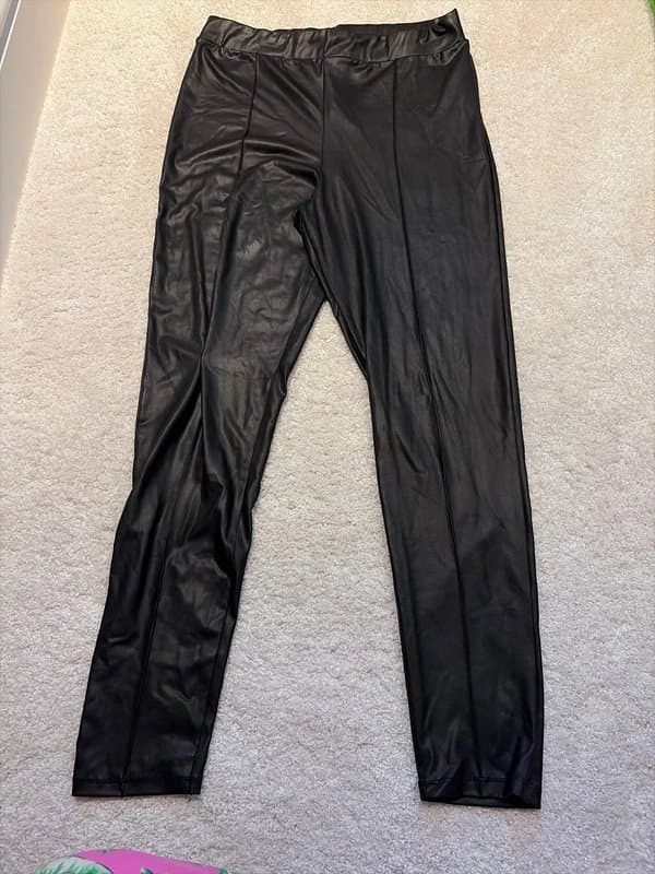 ASOS ASOS design PVC stretchy leggings
