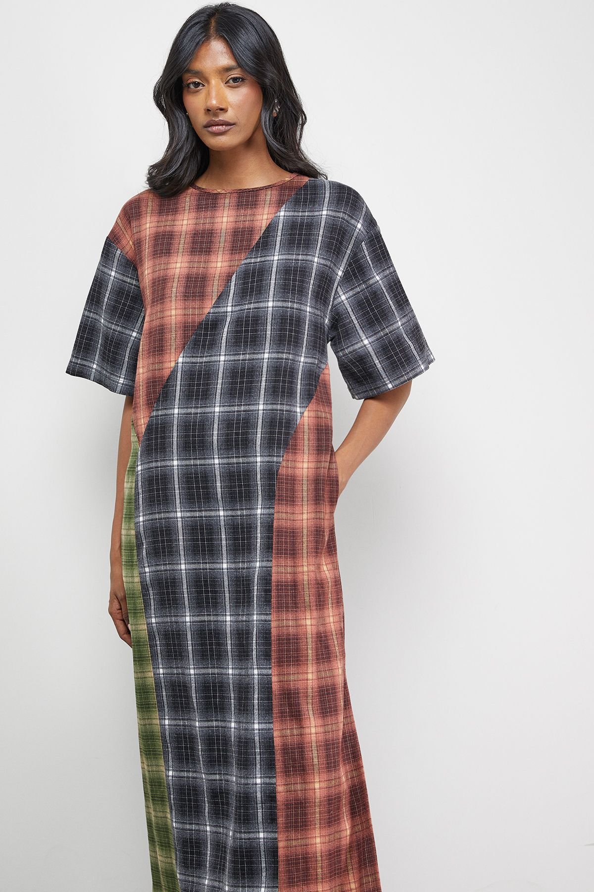 Warehouse Warehouse Women's Mixed Panelled Check Oversized Midi T-Shirt Dress - 4