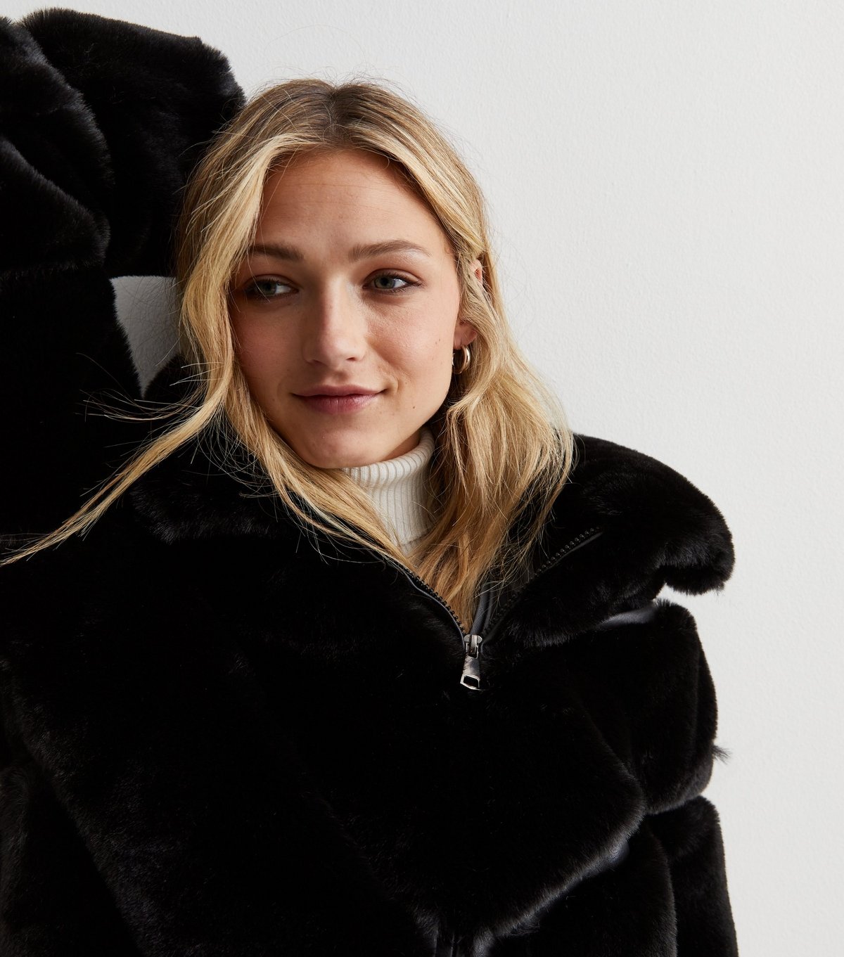 Gini London Women's Black Faux Fur Zip Up Jacket Gini London New Look - 2