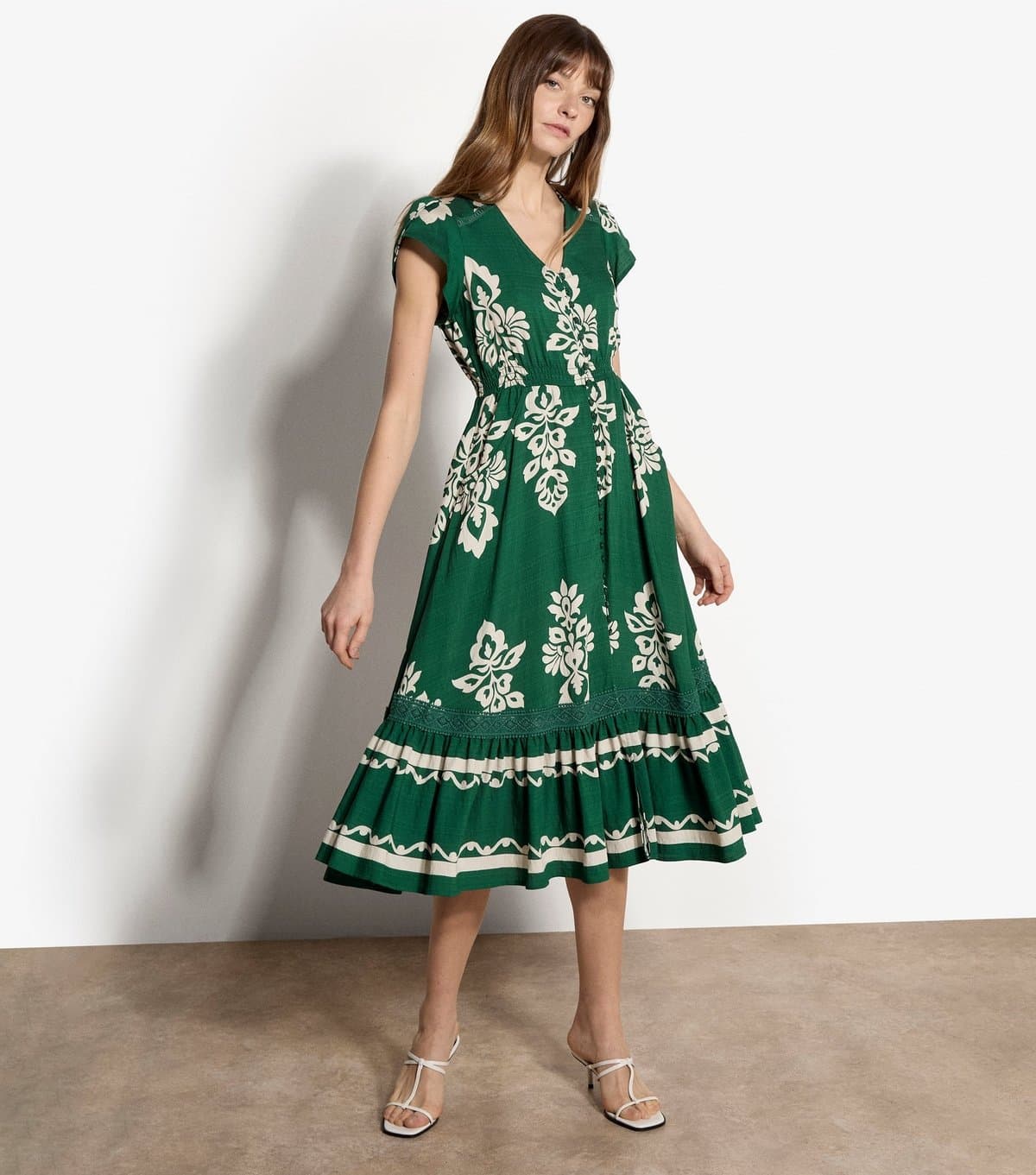 Apricot Women's Green Leaf Print Buttoned Midi Dress Apricot New Look