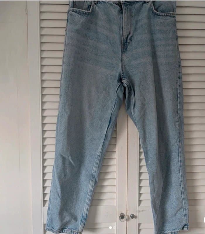 New Look New look Tori crop high waisted mom jeans size 12.