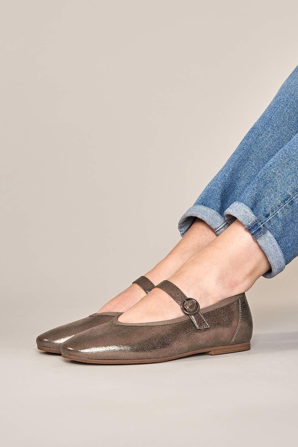 Moshulu Moshulu Women's 'Mawgan' Squared Toe Ballerina Pump in Metallics