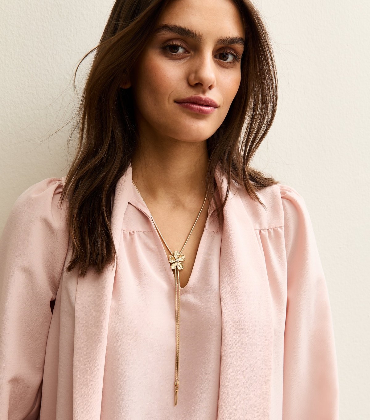 New Look Gold Tone Textured Flower Long Toggle Necklace New Look - 2