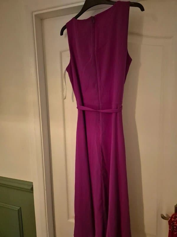 Billie & Blossom Gorgeous sleeveless Purple dress.