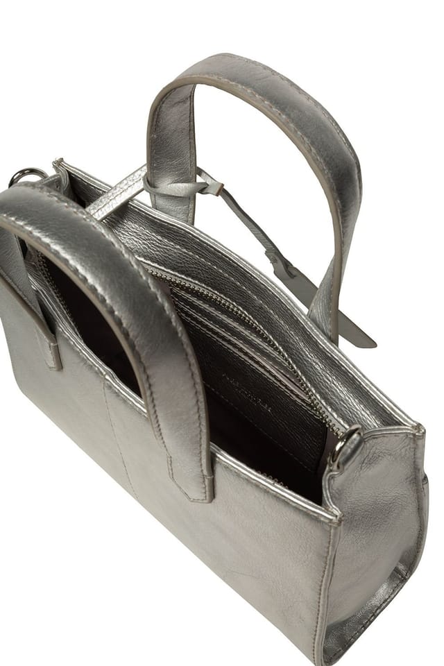 Pure Luxuries London Pure Luxuries London Women's 'Tatiana' Leather Cross Body Mini Grab Bag in Silver - 3