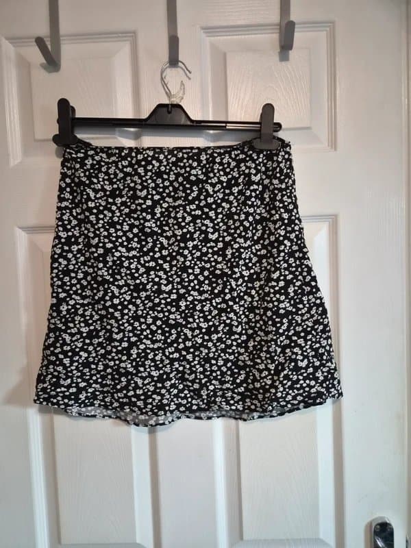 ASOS Asos Floral Design Mini Skirt Size 12