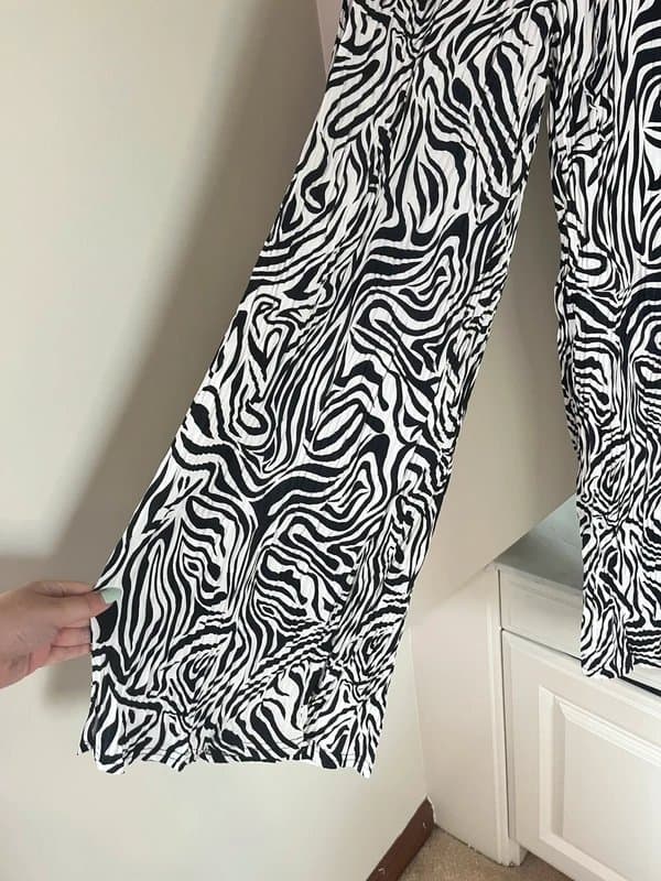 Made In Italy Made in Italy Black White Zebra Wave Print Pleated Floaty Wide Leg Trousers 8-20