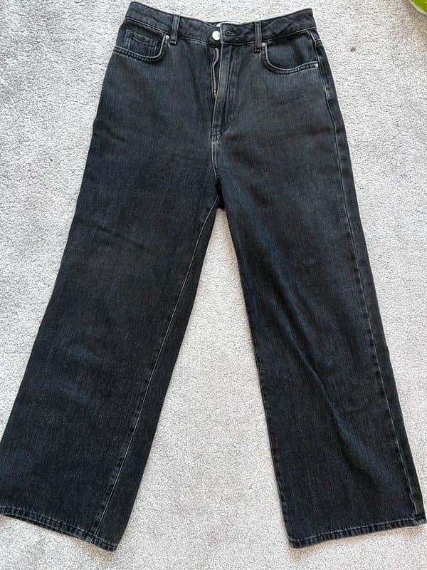 New Look Adalae black size 10 short