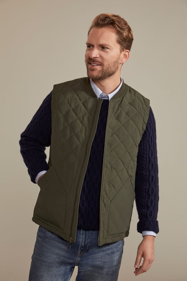 Hinter & Hobart Hinter & Hobart Men's 'Pembroke' Water Resistant PrimaLoft® Gold Insulation Quilted Gilet in Khaki - 2