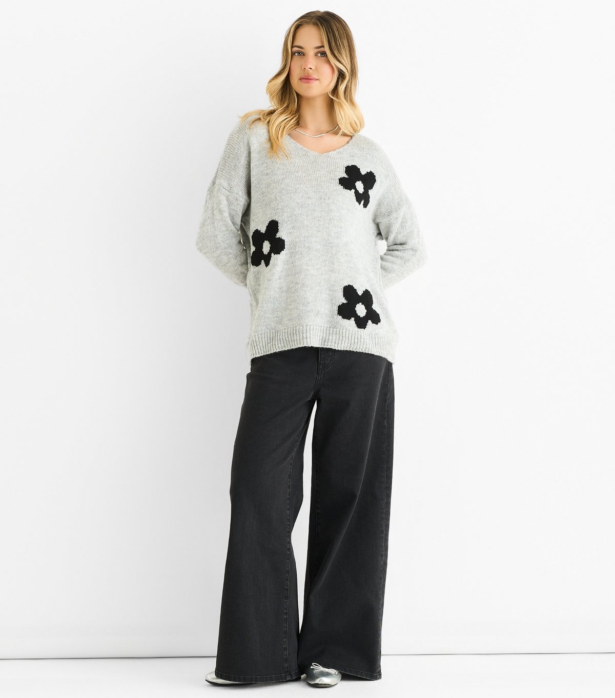 Gini London Women's Grey Flower Pattern Knit Jumper Gini London New Look - 2