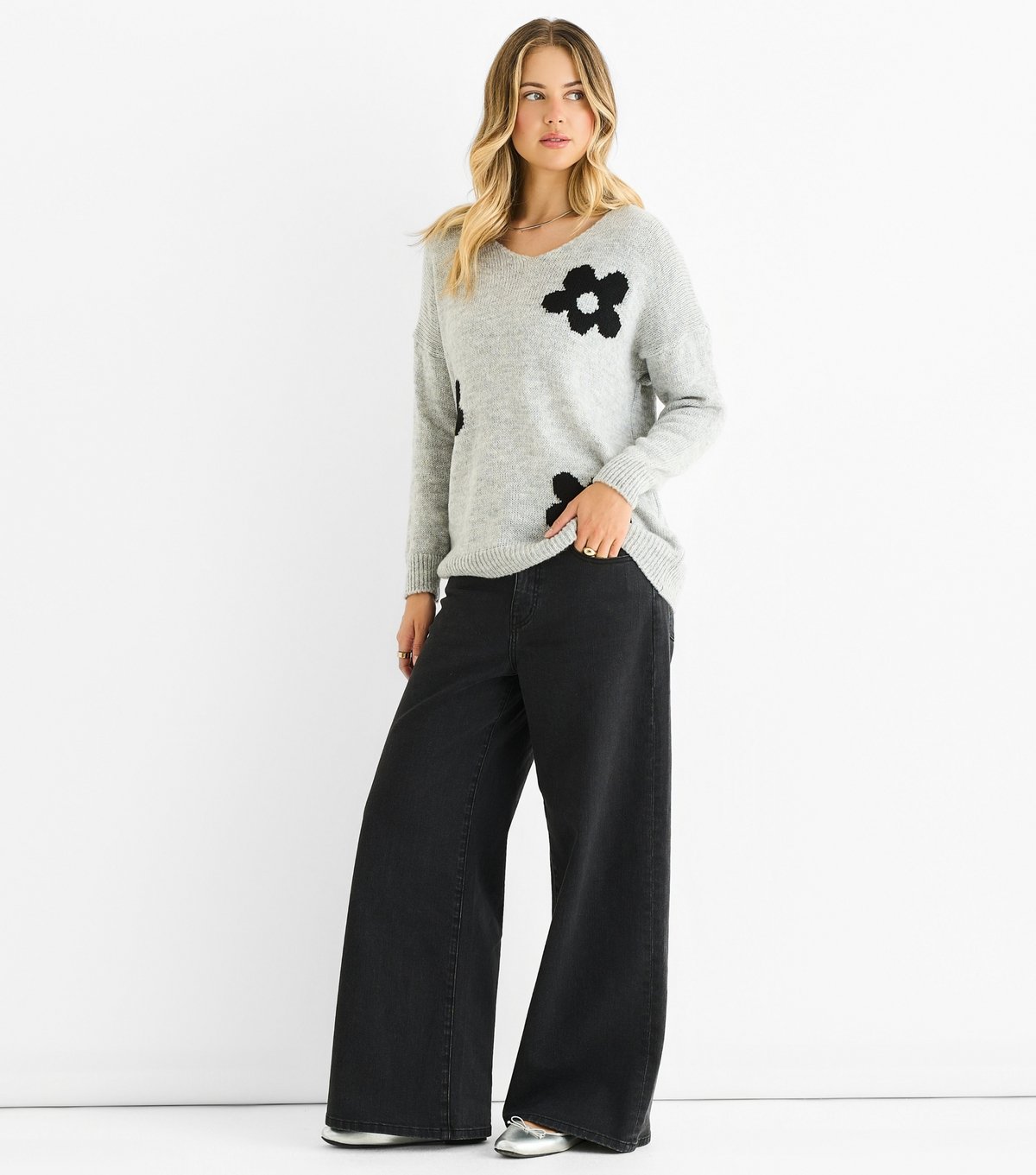 Gini London Women's Grey Flower Pattern Knit Jumper Gini London New Look - 3