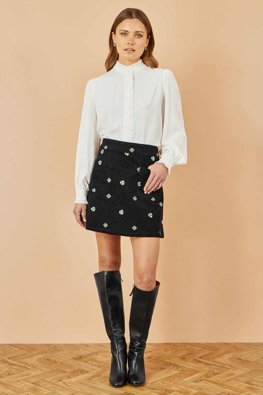 Yumi Yumi Women's Black Flower Embroidered Cord Mini Skirt