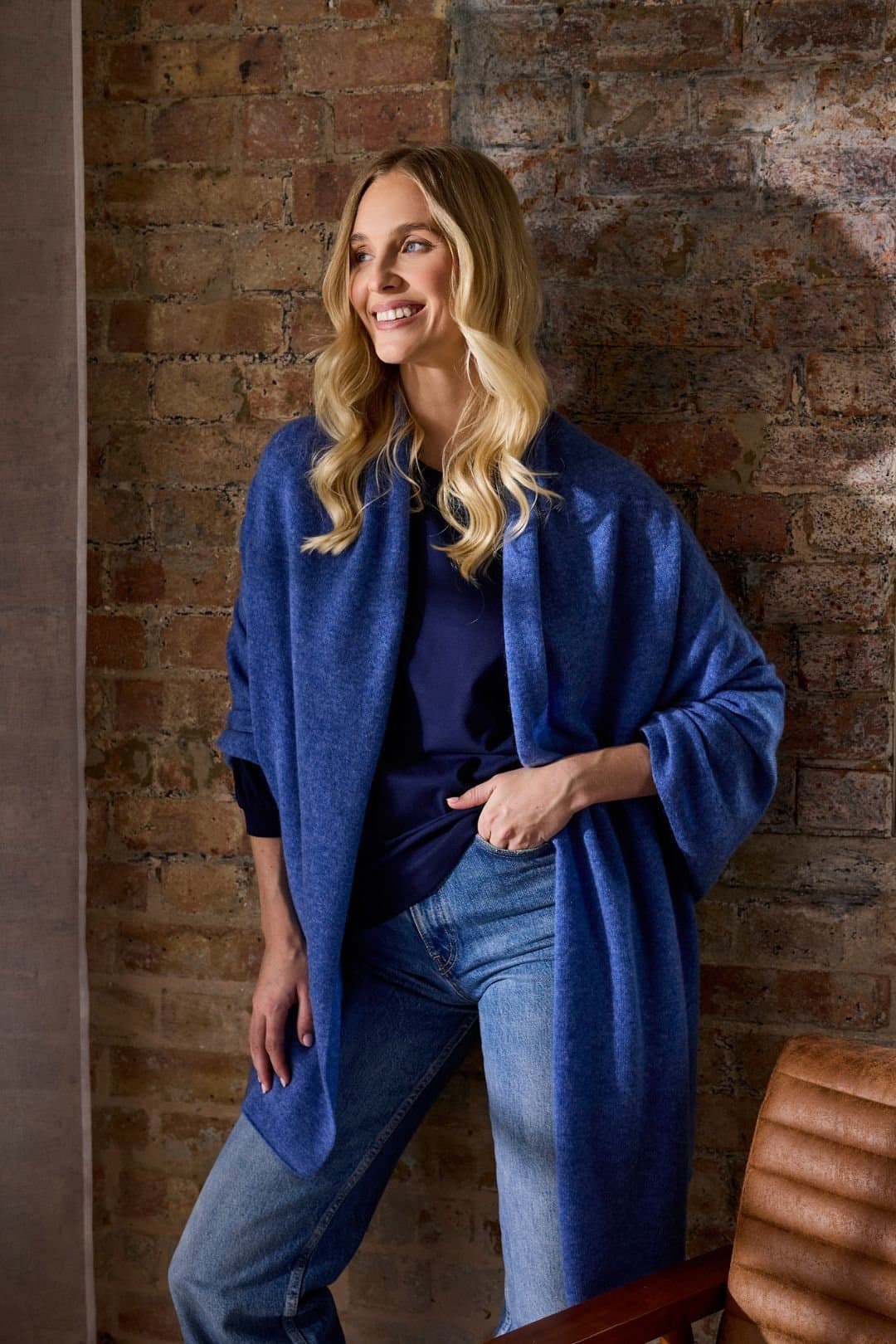 Cove Cove Women's Lola Cashmere Travel Wrap in Mid Blue