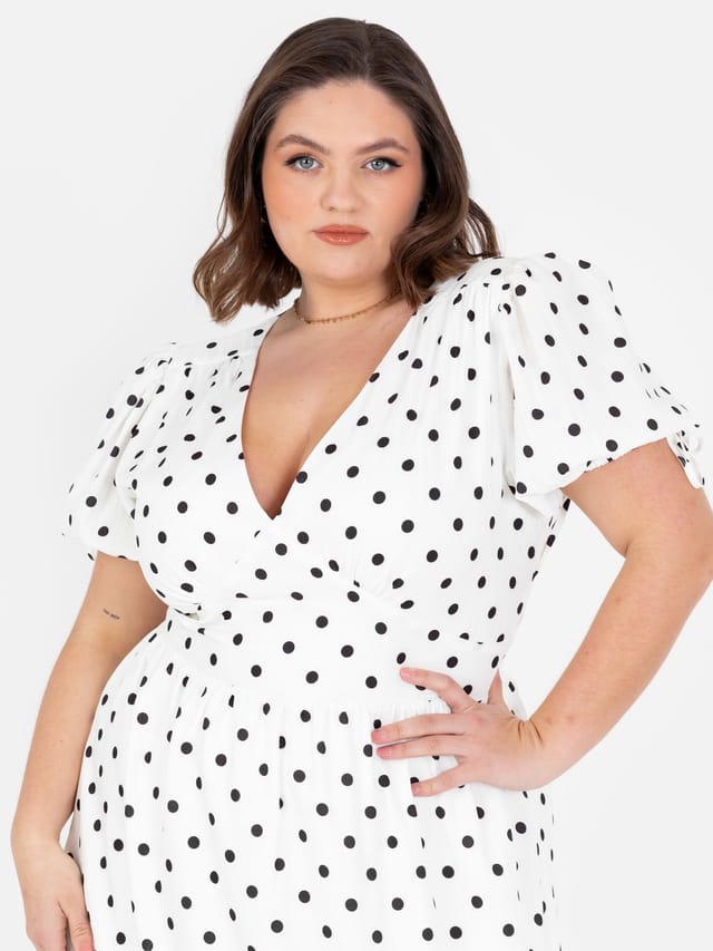 Lovedrobe Lovedrobe Women's Polka Dot Short Sleeve Open Back Midi Dress in White - 2