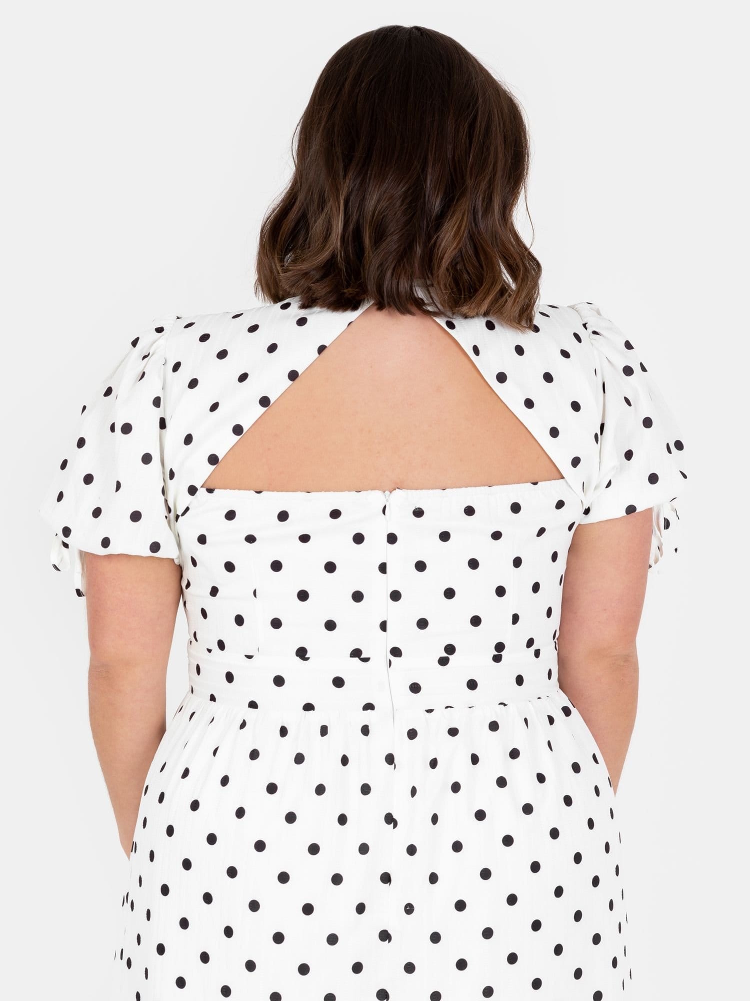 Lovedrobe Lovedrobe Women's Polka Dot Short Sleeve Open Back Midi Dress in White - 4