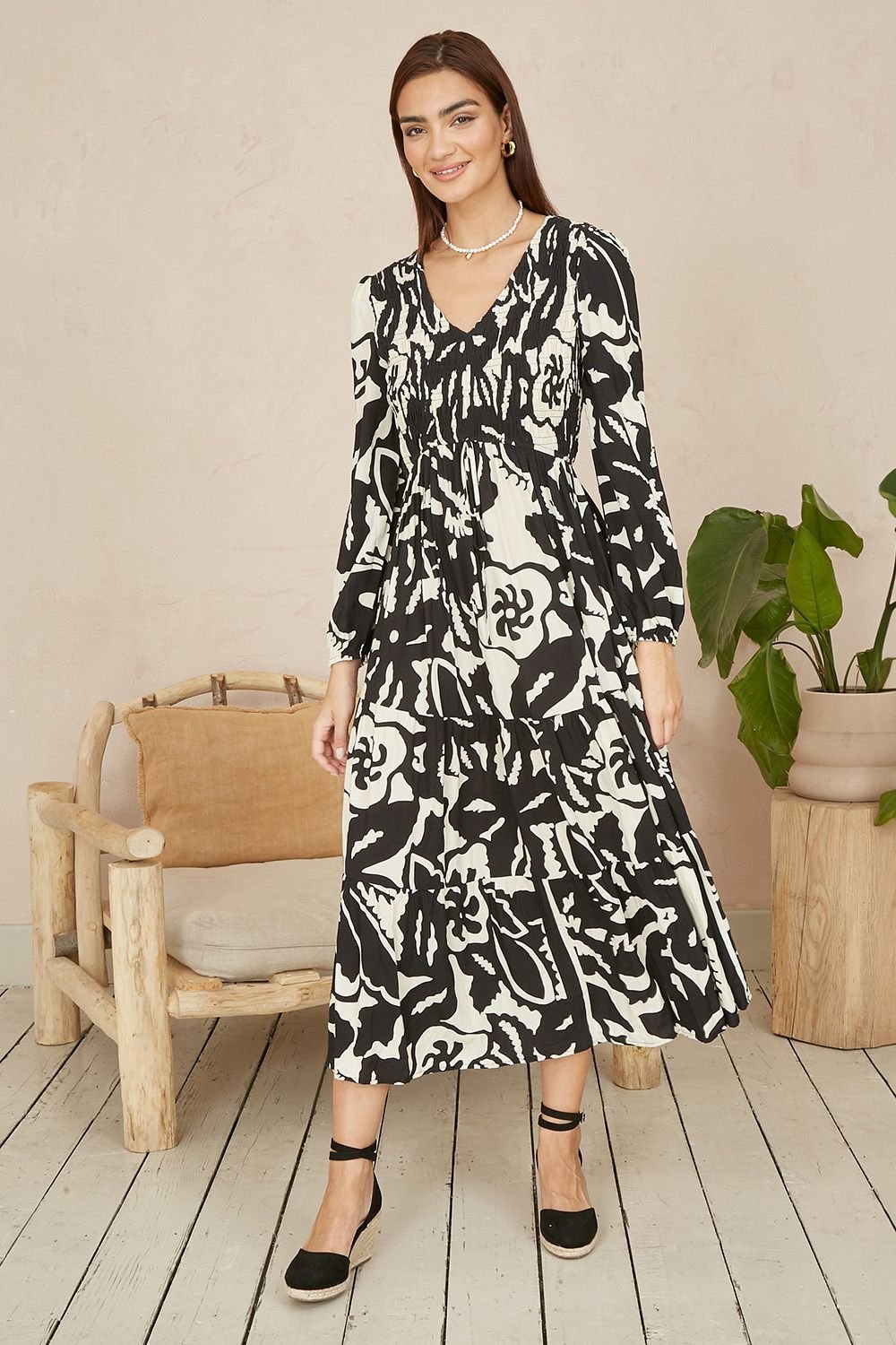 Yumi Yumi Women's Black Abstract Print Ruched Midi Dress With Long Sleeves - 2