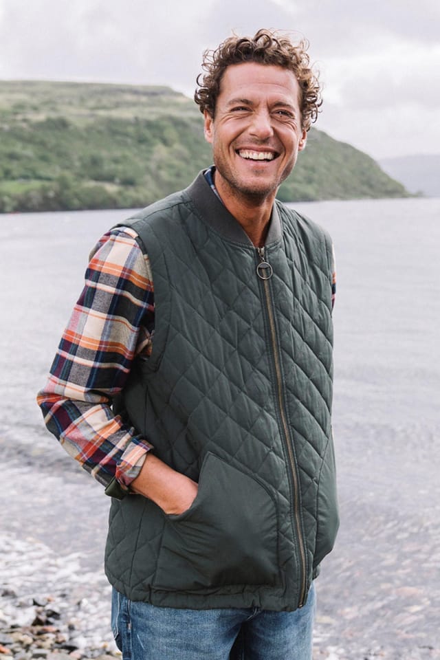Hinter & Hobart Hinter & Hobart Men's 'Pembroke' Water Resistant PrimaLoft® Gold Insulation Quilted Gilet in Khaki - 2