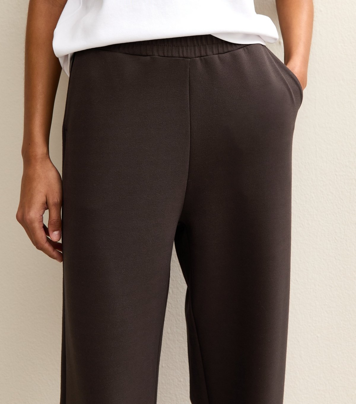 New Look Women's Premium Dark Brown Barrel Leg Joggers New Look - 2