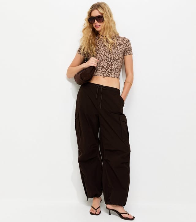 New Look Women's Brown Leopard Print Slinky Cropped T-Shirt New Look - 2