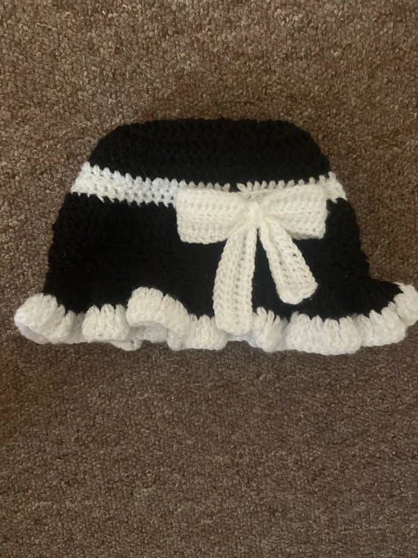 tandtsuk Handmade crochet ruffle hat