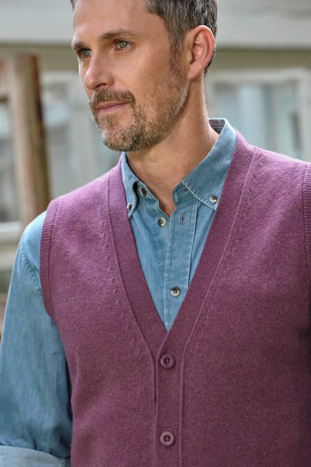 WoolOvers WoolOvers Men's Mens 100% Lambswool Waistcoat in Plum - 2