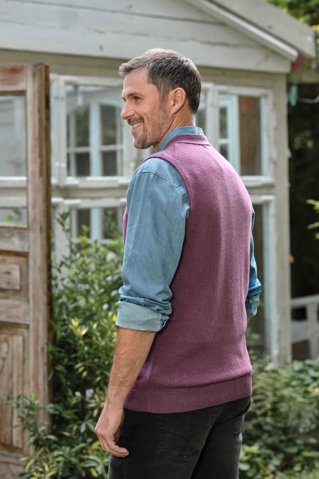 WoolOvers WoolOvers Men's Mens 100% Lambswool Waistcoat in Plum - 3