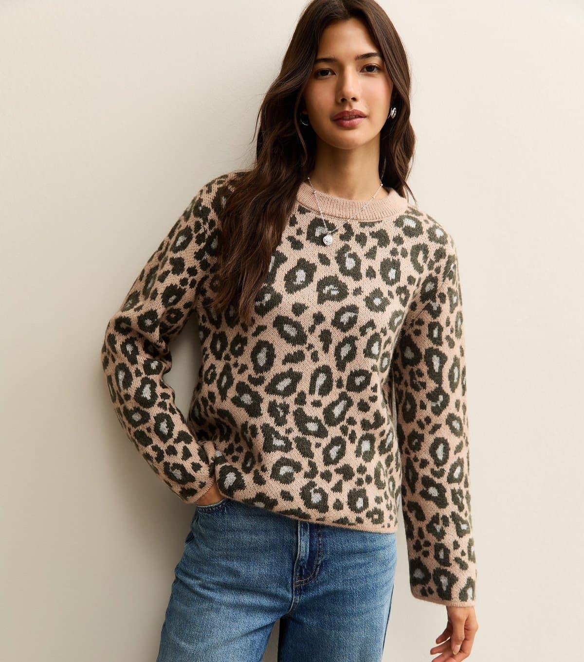 New Look Women's Pink Leopard Crew Neck Jumper New Look