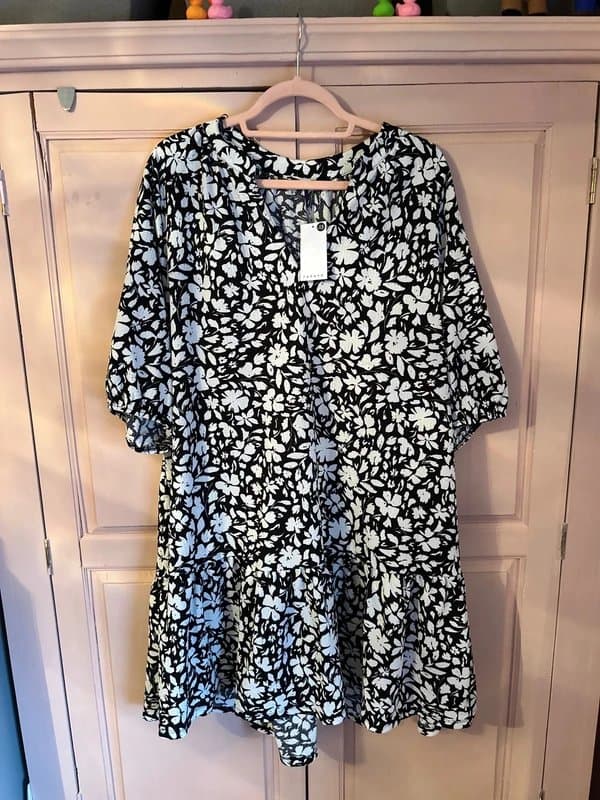 Papaya Fabulous Black & White Dress by Papaya-size 18.