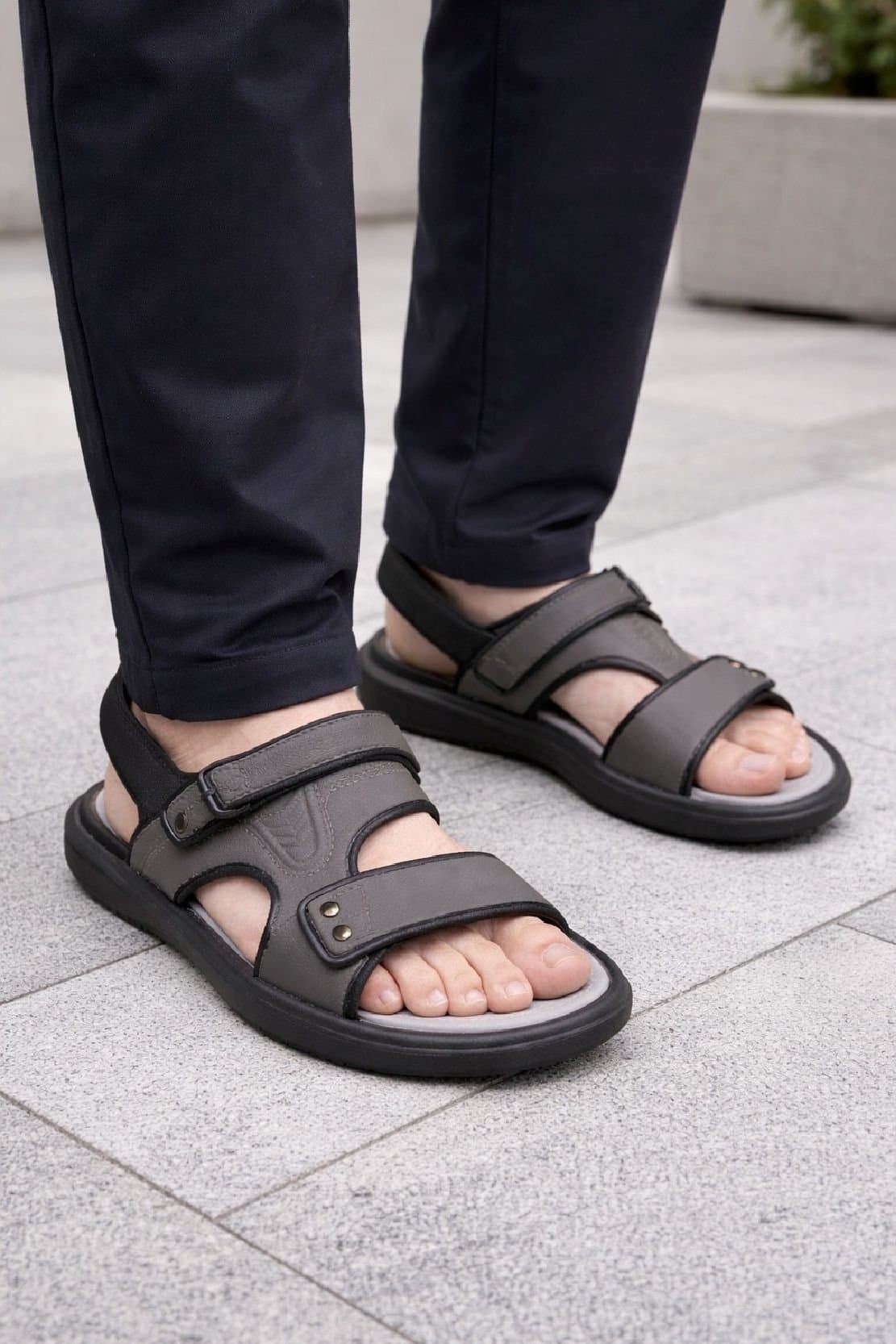 LARANGE LARANGE Men's Grey Faux Leather Beach Sandals