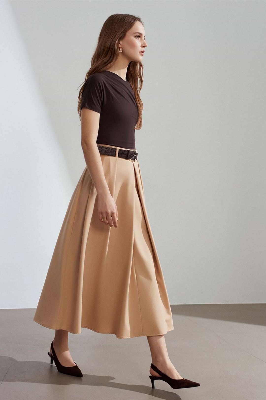 Dilvin Dilvin Women's High-Waist Midi Straight Crepe Skirt in Beige - 4